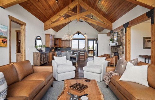 Clawson House | Teton Melody by KABINO Partial Air Conditioning Hot Tub FirePit Foosball Telescope Games WiFi Grill Mtn Views