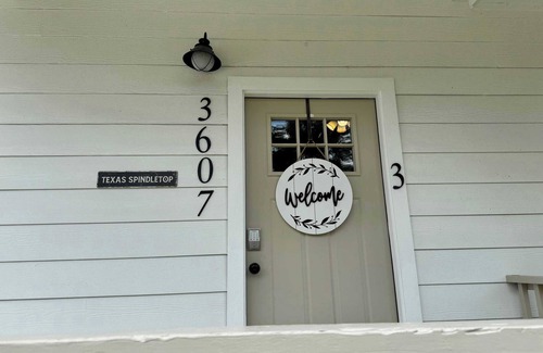 Nederland House | Texas Spindletop 3BR 2BA Home