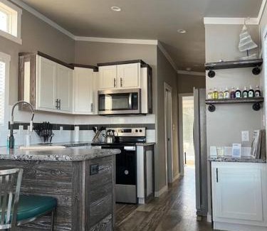 Gordonville House | Texoma Getaway - Tiny House on a Pharm