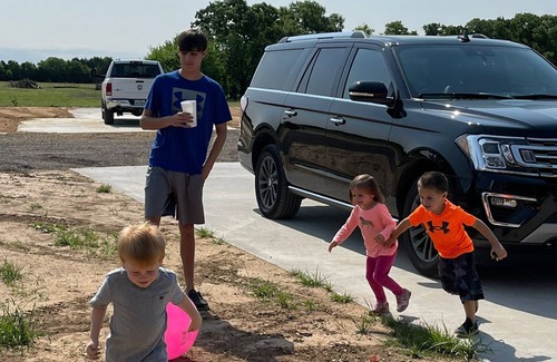 Gordonville RV Rental | Texoma Rv Ranch, 1 mile from Texoma, garden, orchard, concrete pads!