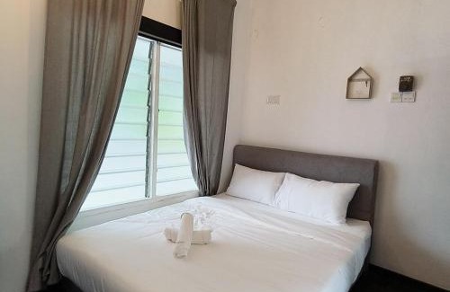 Tanjung Bungah Apartment | TG103a Pet Friendly 15pax, near beach side