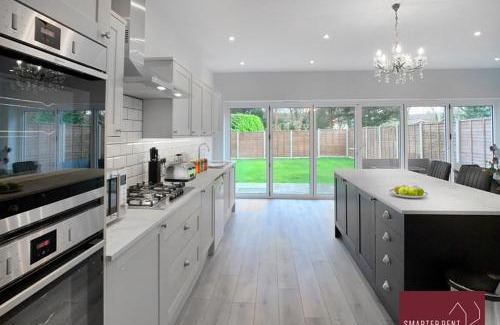 Thames Ditton Apartment | Thames Ditton 4 Bedroom Detached House
