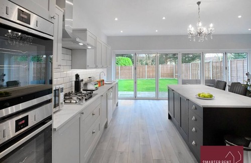 Thames Ditton Apartment | Thames Ditton, 4 Bedroom Detached House
