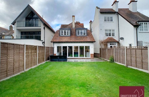 Thames Ditton Apartment | Thames Ditton, 4 Bedroom Detached House