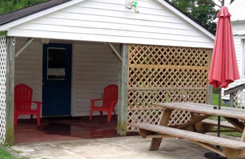 Core Creek Apartment | That '60s and '70s Studio Rental for a Weekend Getaway in North Carolina