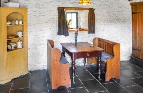 Llanybydder House | Thatched Cottage - Uk50261