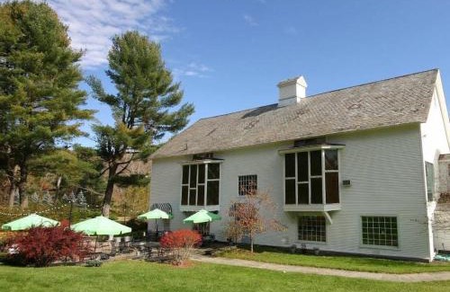 Williamstown Hotel | The 1896 House Country Inn - Brookside & Pondside