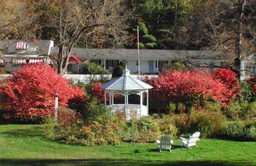 Williamstown Hotel | The 1896 House Country Inn - Brookside & Pondside