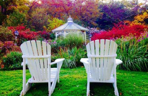 Williamstown Hotel | The 1896 House Country Inn - Brookside & Pondside