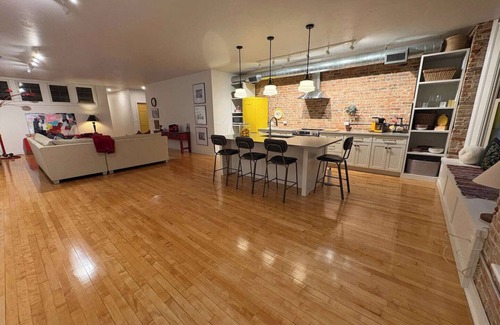 De Pere Apartment | The 1913 - newly renovated historic downtown loft