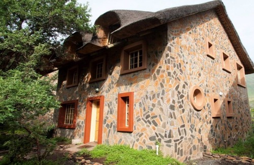 Hlotse House | The 3 Star River Lodge