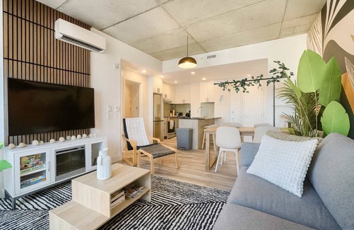 Saint-Roch Apartment | The 708 | For 4 | Free Parking | Pool + BBQ