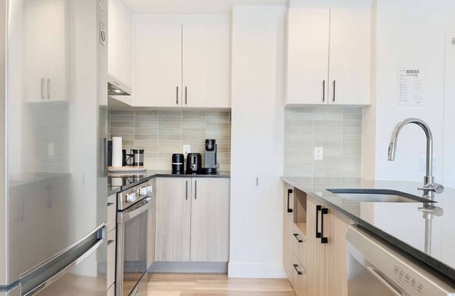 Saint-Roch Apartment | The 708 | For 4 | Free Parking | Pool + BBQ