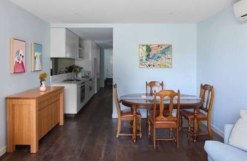 Abbotsford Apartment | The Abby Contemporary Inner city Convenience