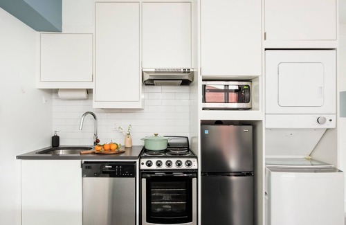 Poncey-Highland Apartment | ~The Abigail~ Rooftop/Skyline/Cozy