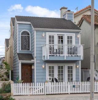 Huntington Beach House | The Americana 4 bedroom with spa and bikes, seps to the beach