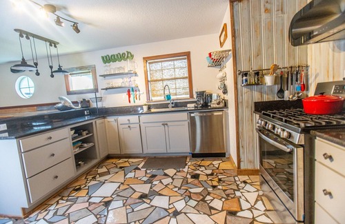 Port Aransas Cabin | The Anchor Cabin is the perfect place for your next beach vacation.