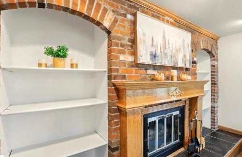 Sand Lake House | The Anchorage Abode, Freshly Renovated in 2024