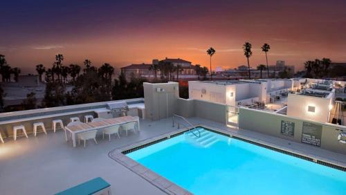 Ocean Park Apartment | The Andalusite - Oceanfront Steps from the Sand
