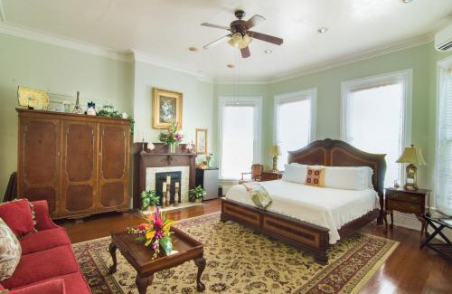 Historic Seaport Bed & Breakfast | The Artist House