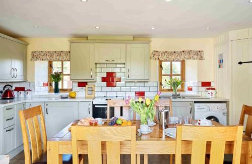 Trecastle Apartment | The Ash Cottage