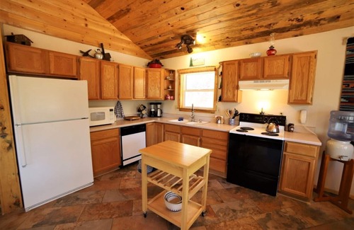 Rainbow Valley Cabin | The Aspen Valley Hideaway - A Perfect Hub to Hiking and Tourist Attractions!