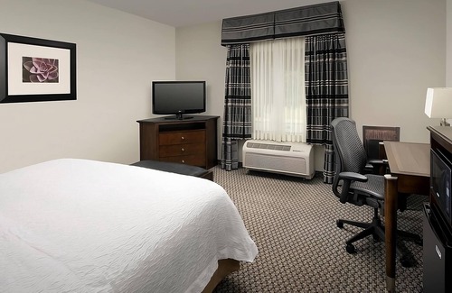 Athens House | The Athens Hideaway! Indoor Pool, Free Breakfast, Free Parking!