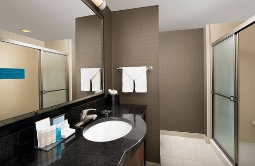 Athens House | The Athens Hideaway! Indoor Pool, Free Breakfast, Free Parking!