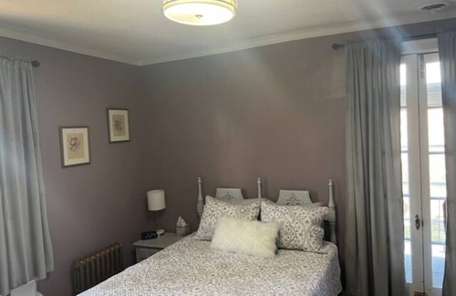 Woodsfield Apartment | The Azalea Room w/Queen Bed