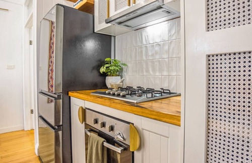 Belmont House | The Bail - Belmont/Pet Friendly