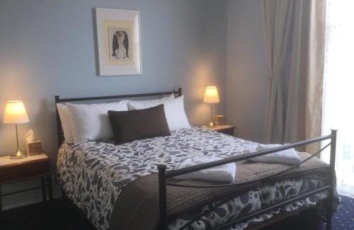 Glen Innes Bed & Breakfast | The Bank Guesthouse Glen Innes