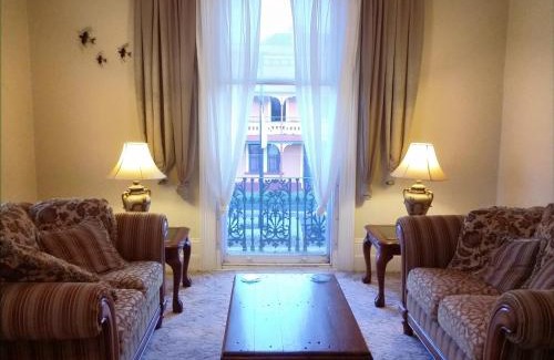 Glen Innes Bed & Breakfast | The Bank Guesthouse Glen Innes