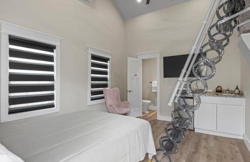 Bartlesville Apartment | The Banker's Butler's Retreat