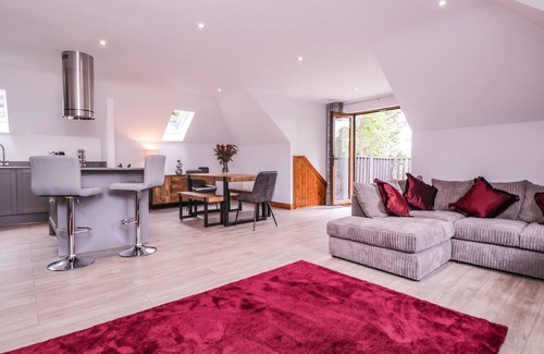 Maidstone Cottage | THE BARN AT MULBERRY LODGE, family friendly, with a garden in Langley