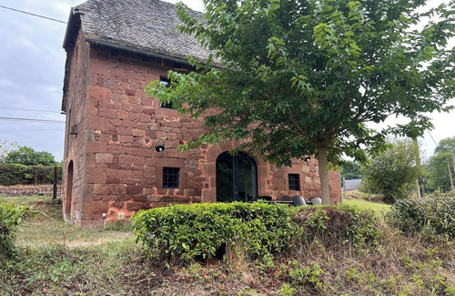 Marcillac-Vallon House | The barn in the heart of the valley
