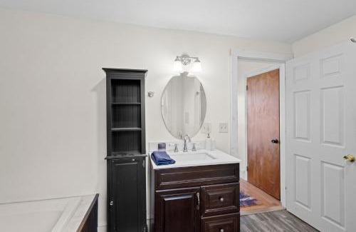 Pittsfield House | The Barn - Pet Friendly and Lake View