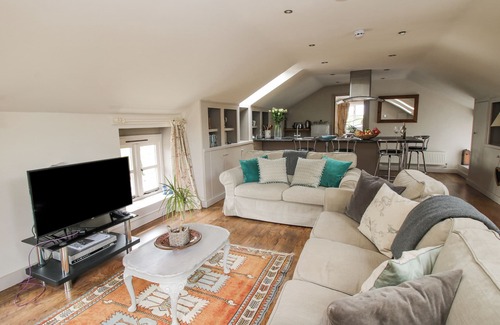 Wollerton Apartment | THE BARN, with open fire in Weston-Under-Redcastle