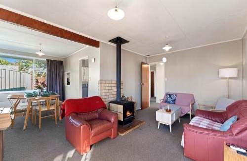 Two Mile Bay House | The Bay Breeze Retreat - Two Mile Bay Stay