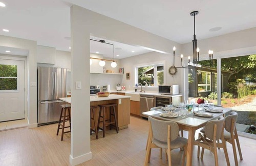 North Saanich House | The Bayside Cottage S
