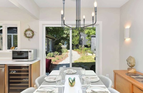North Saanich House | The Bayside Cottage S