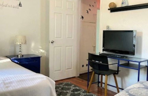 Flagler Village House | The Beach Cottage in the middle of downtown