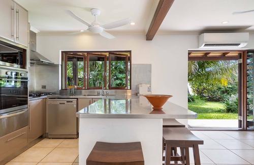 Newell Apartment | The Beach Villa on Newell Beach n A romantic getaway in the tropics.