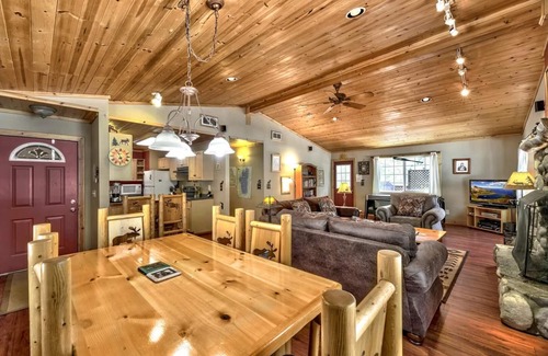 North Upper Truckee Cabin | The Bear's Den Cabin set on a huge lot, lots of room to play!