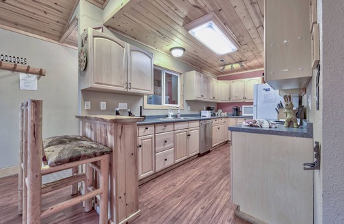 North Upper Truckee Cabin | The Bear's Den Cabin set on a huge lot, lots of room to play!