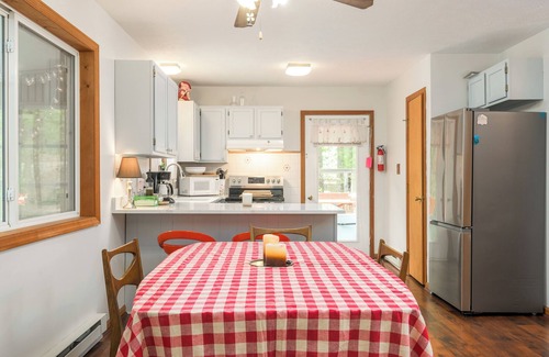 Thornhurst Ski Chalet | The Bear's House, Pet Friendly, Level 2 EV Charger
