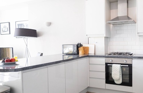 Whitnash Apartment | The Beauchamp Suite Dunara 4 | Leamington Spa Holiday Let | 1 Bed & Sleeps 2