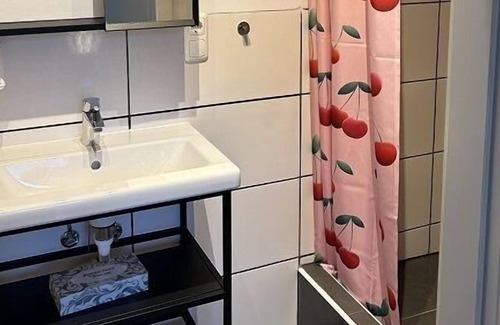 Bramfeld Apartment | The beautiful and bright apartment no. 42 is very quiet and is located at the back of our apartment house Haldesdorfer Straße.