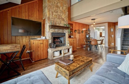 Beech Mountain Condo | The Beech Club - Breathtaking Views! Pet Friendly!