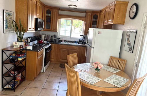 South Gate House | ☆The Best☆ AC/WiFi/Free Parking/Bikes/Netflix