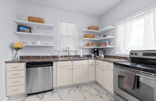 Old North Columbus House | The Big Blue House—5BR w/New Kitchens & Bathrooms